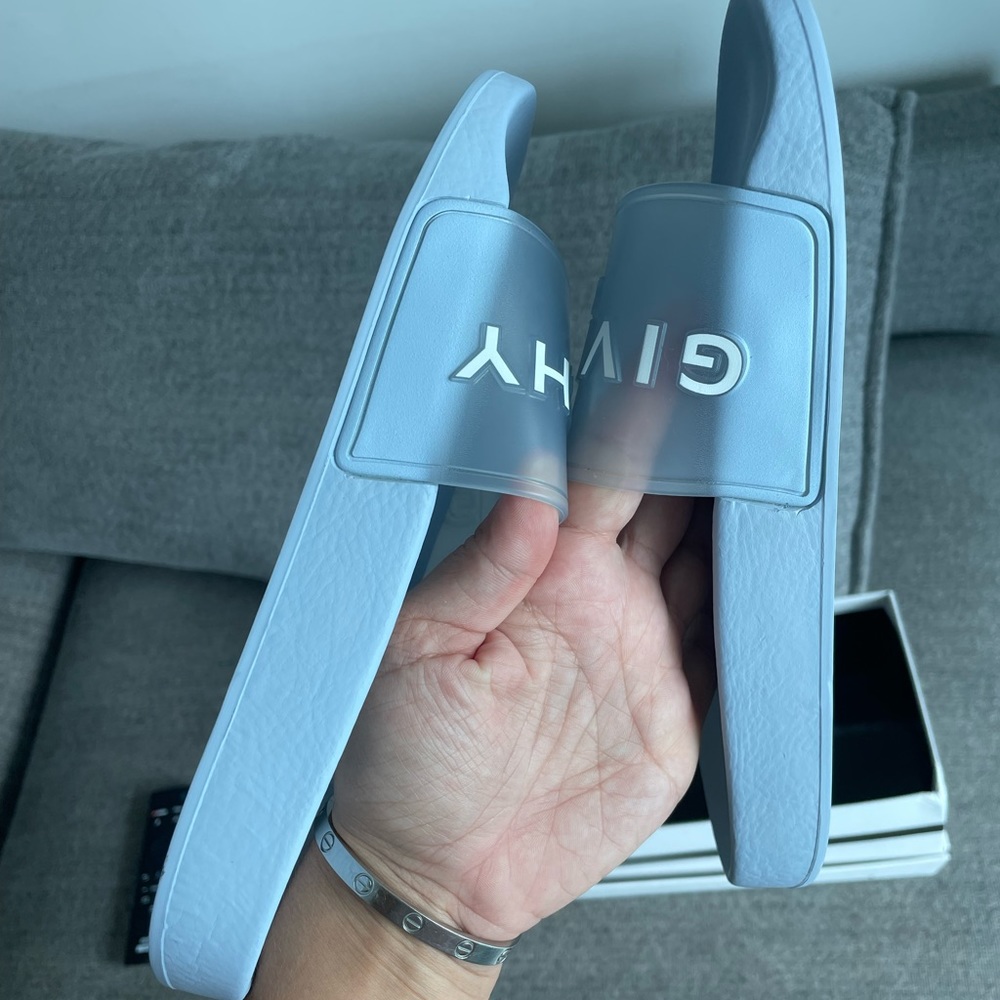 🫧GIVENCHY Paris flat sandals in transparent rubber - Picture 3 of 9